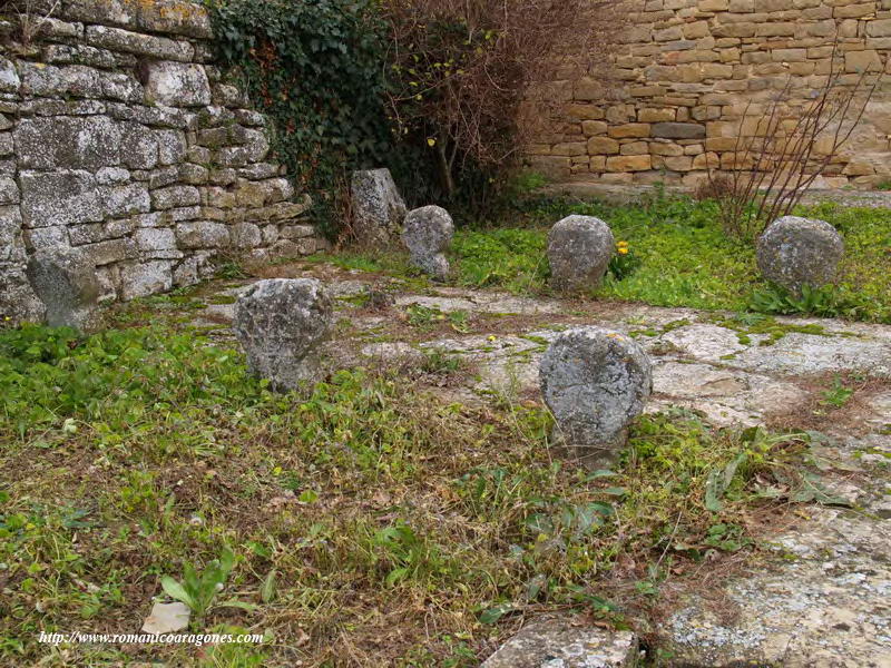 CEMENTERIO CON ESTELAS MEDIEVALES